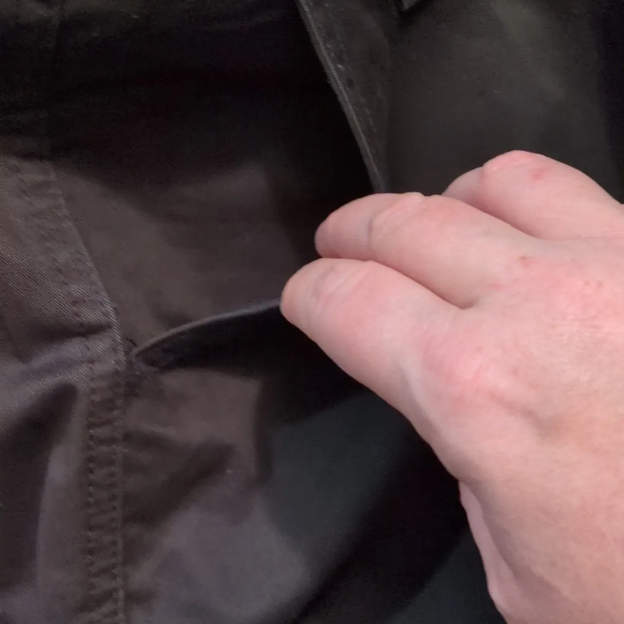 Levi's Black 94' Baggy Cargo Pants Size 25 - Image 10