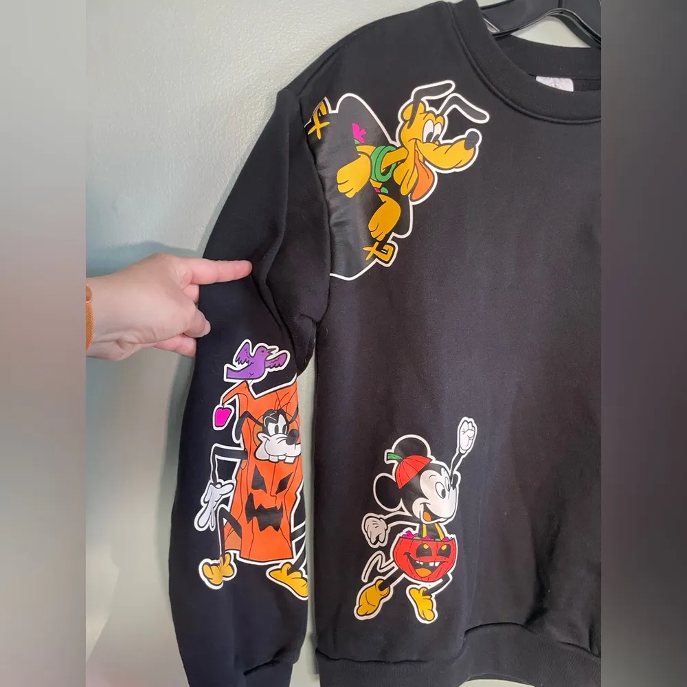 Disney Japan 2022 Halloween Mickey Donald Goofy Pumpkin Black Sweatshirt Sz S - Image 2