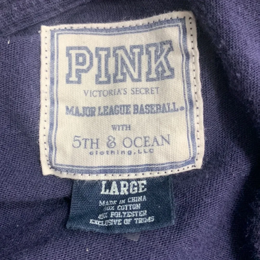 PINK VS With 5th & Ocean Minnesota Twins Navy Blue V-neck Tee Size Large - Image 11