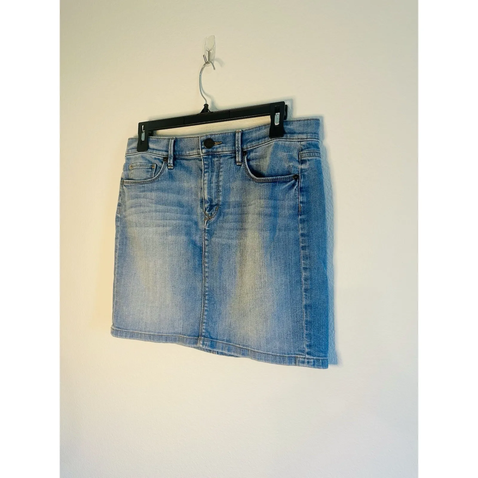 LOFT Women's Blue Denim Skirt Size 6/28 - Image 3