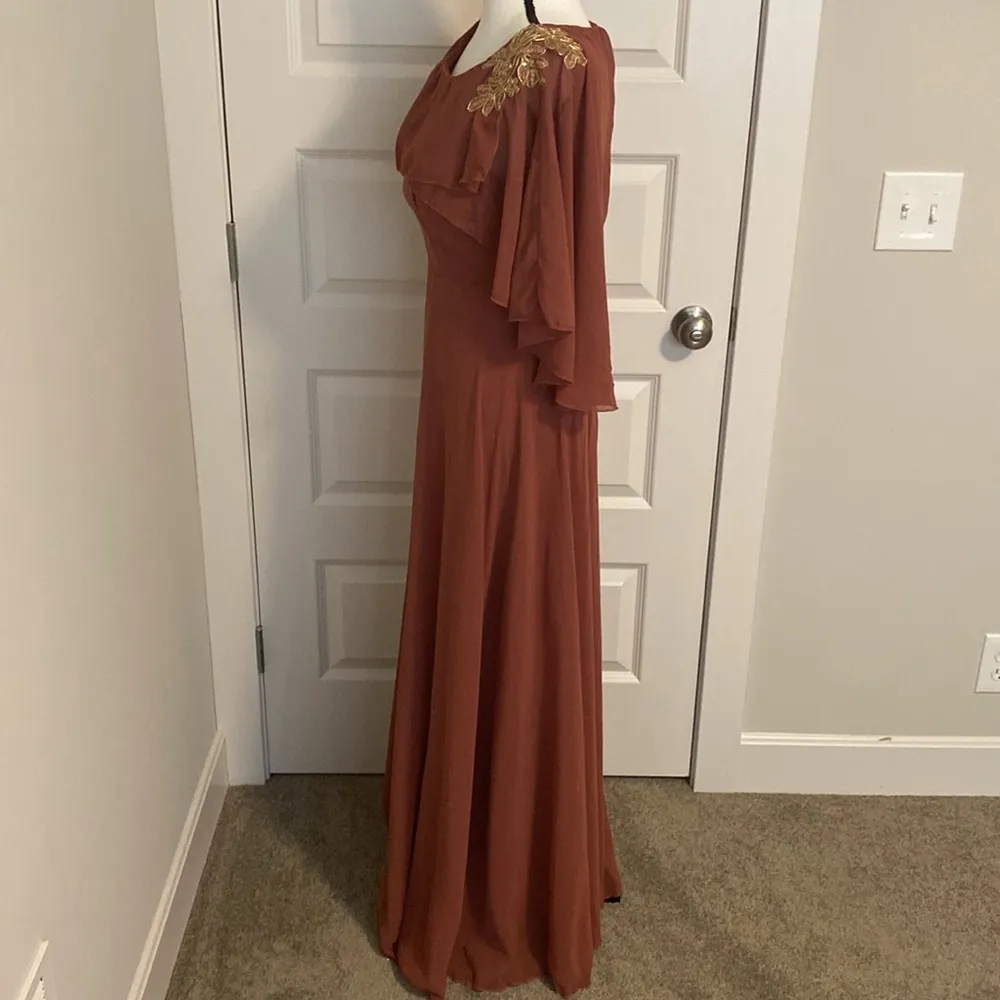 SHEIN| Mauve Short Sleeve Long Ballgown with Gold Embellishment on Shoulder - Image 3