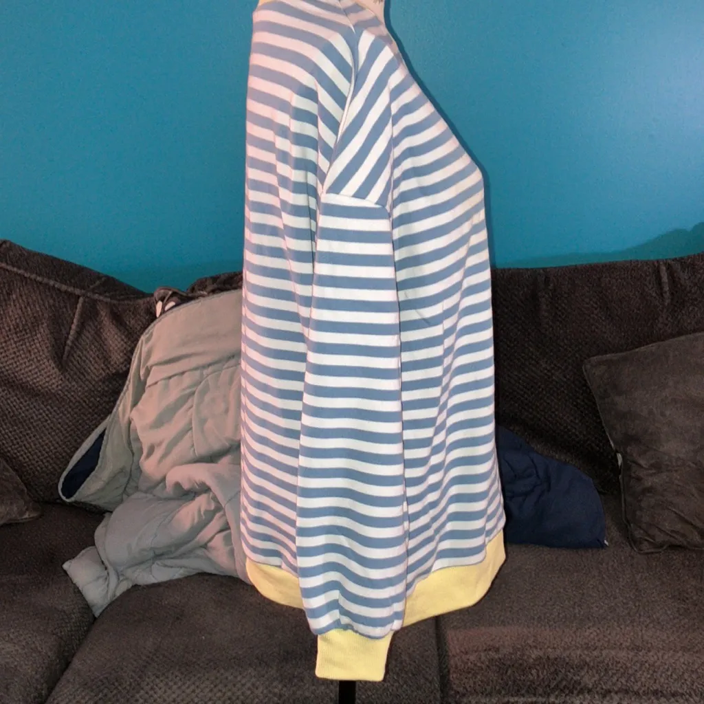 Trendy Queen Crewneck Sweatshirt, Small Blue - Image 3