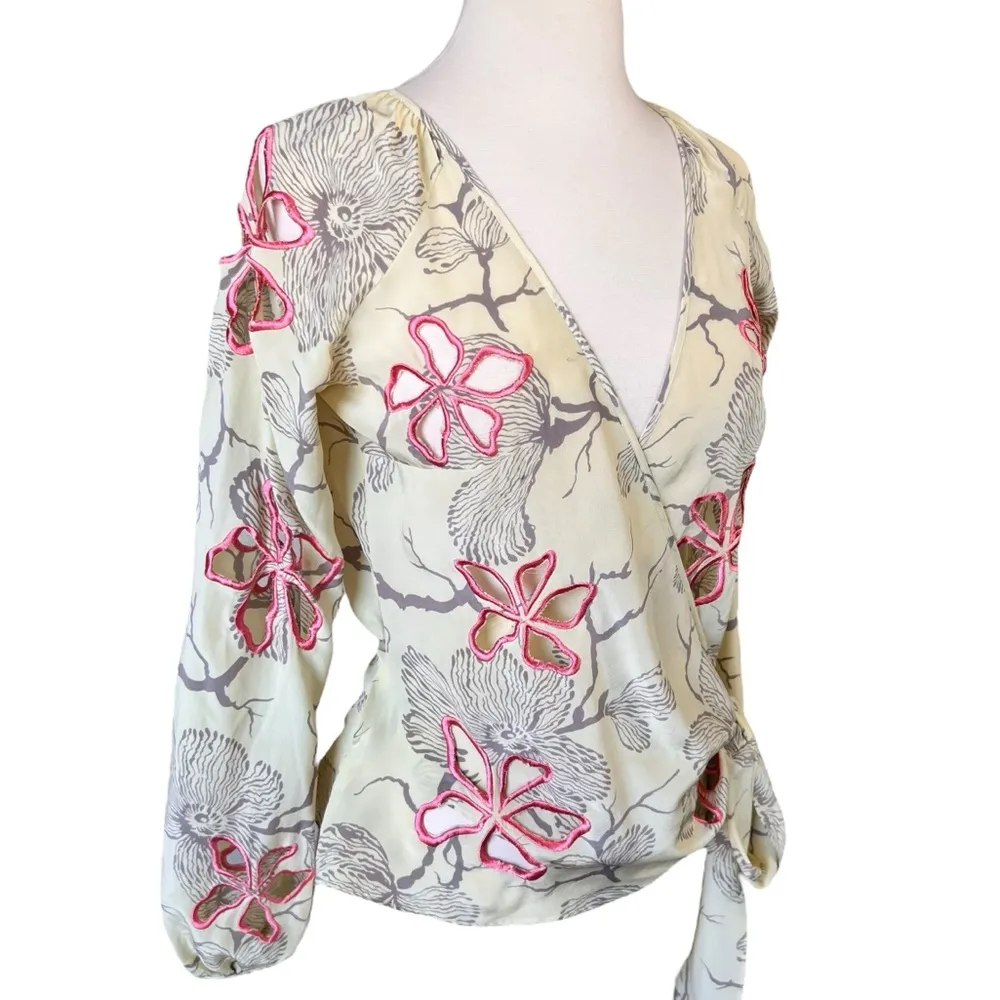 Vintage Lillie Rubin 100% Silk Wrap Top w/ Embroidered Cut Out Flowers Yellow - Image 5