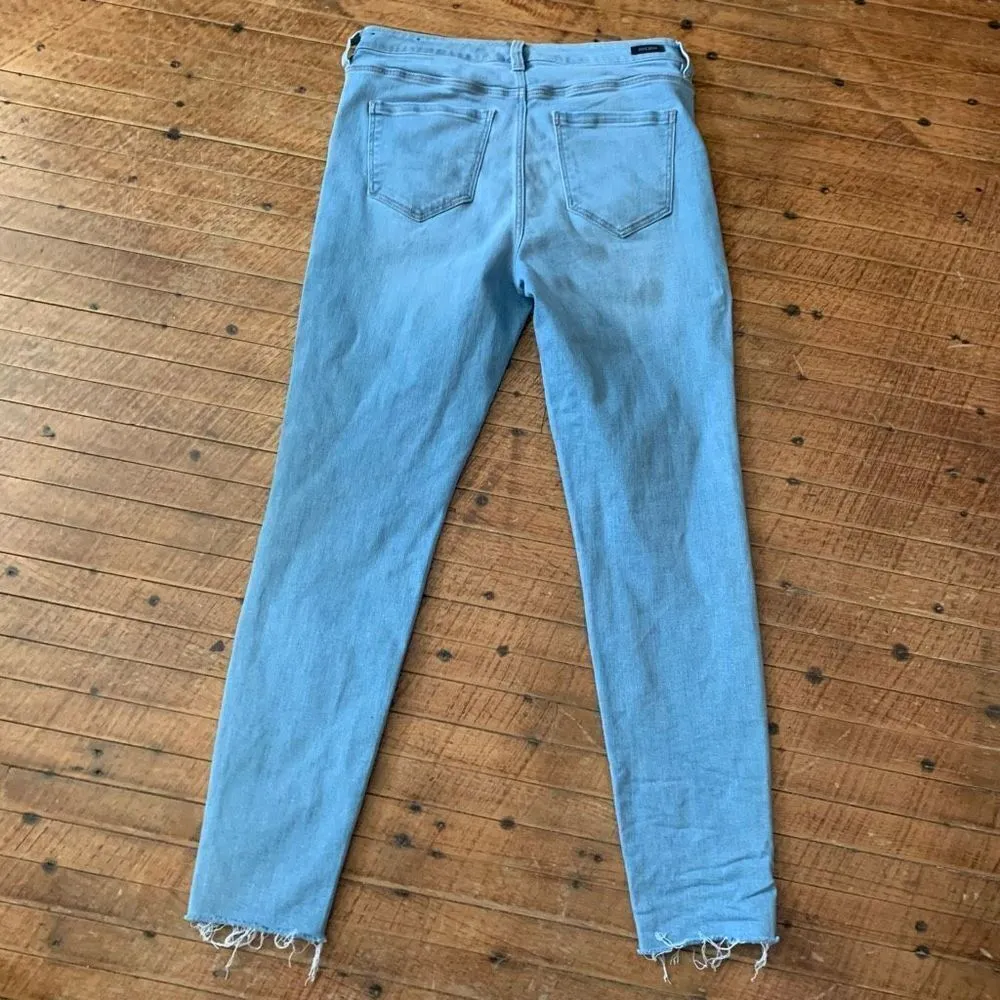 Liverpool light wash button up high waist 8/29 cropped jeans Blue Size undefined - Image 4