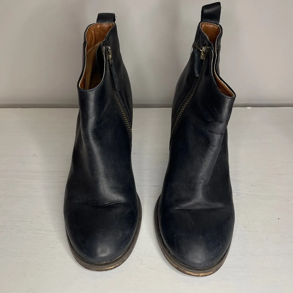 BP Lance Black Leather Zipper and Block Heel Ankle Boots - Image 7