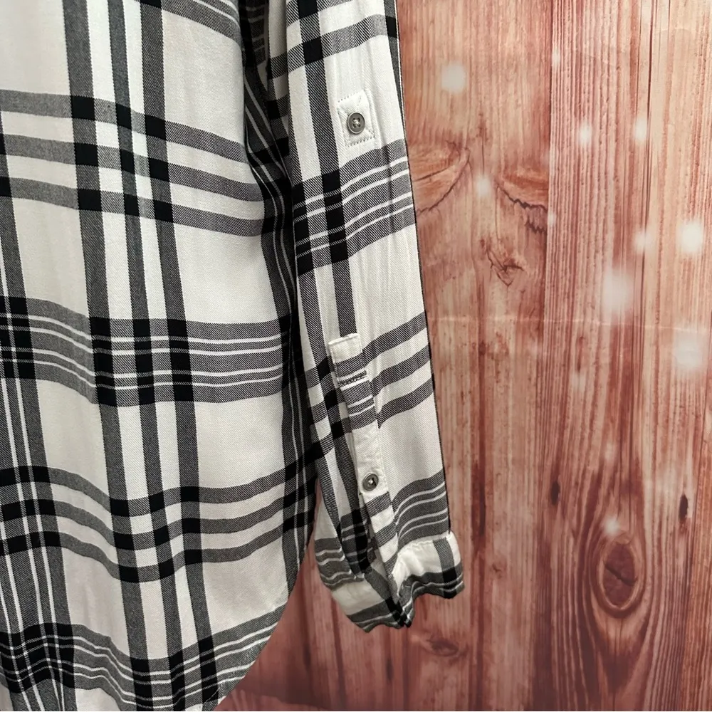 Soho  New York & Co Black Plaid Convertible Sleeve Flannel Shirt - Image 12