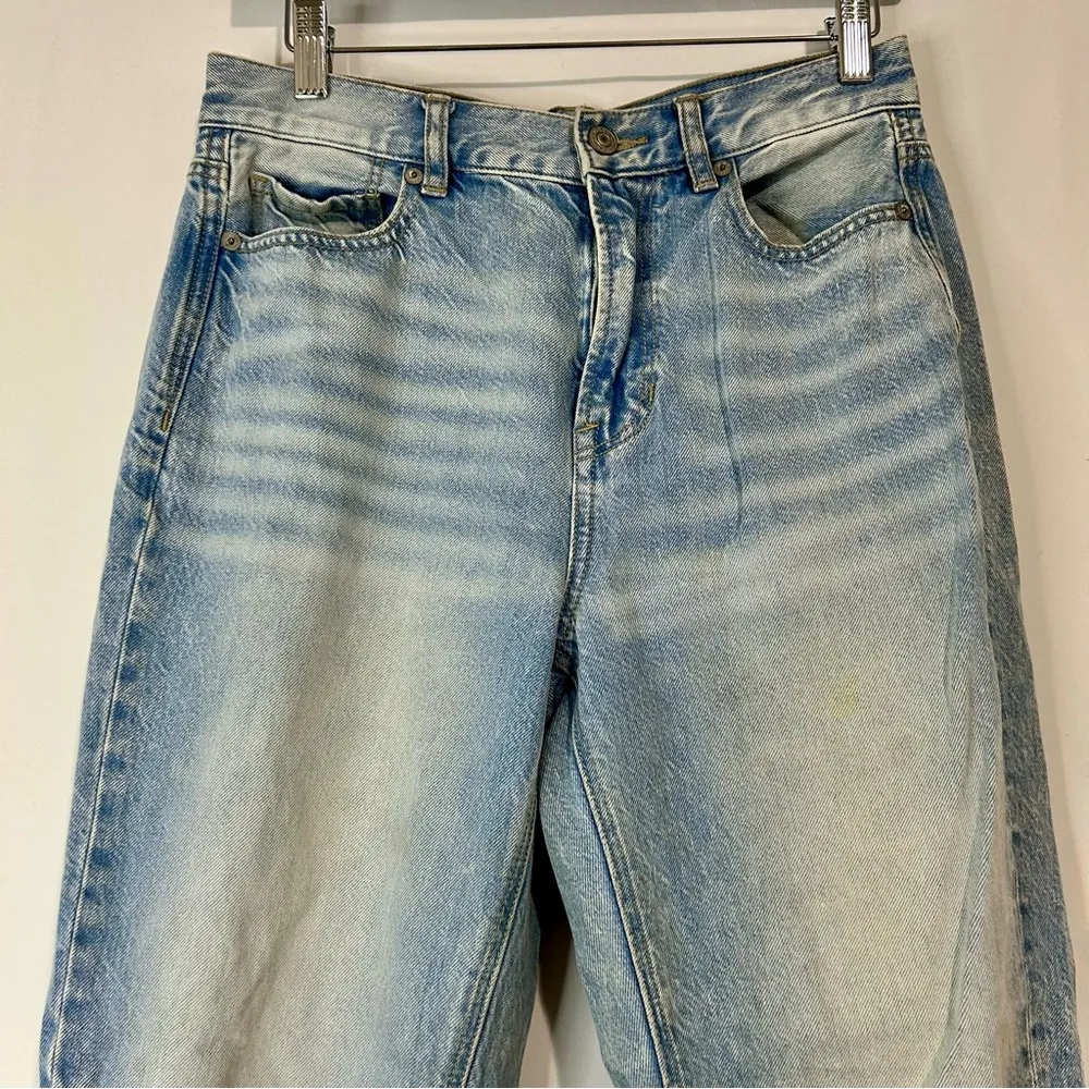 American Eagle Women’s Distressed Mom Jeans Light Blue Wash Size 4 Regular FLAW - Image 2