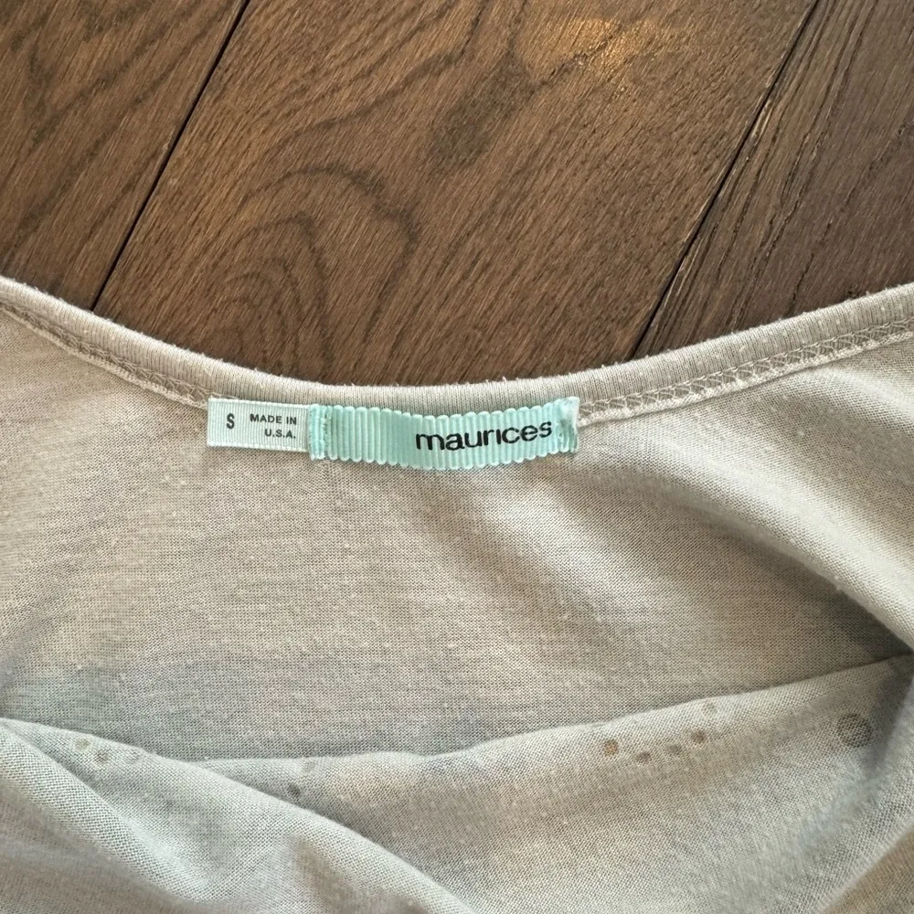 Maurice's Women's Gray Graphic Tee - Image 4