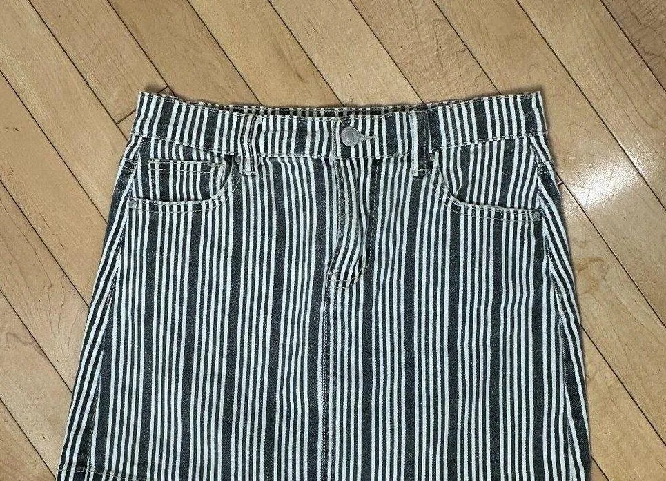 Super Cute SKY & SPARROW Tilly's Striped Denim Jean Jeans Mini Skirt Size Small - Image 2
