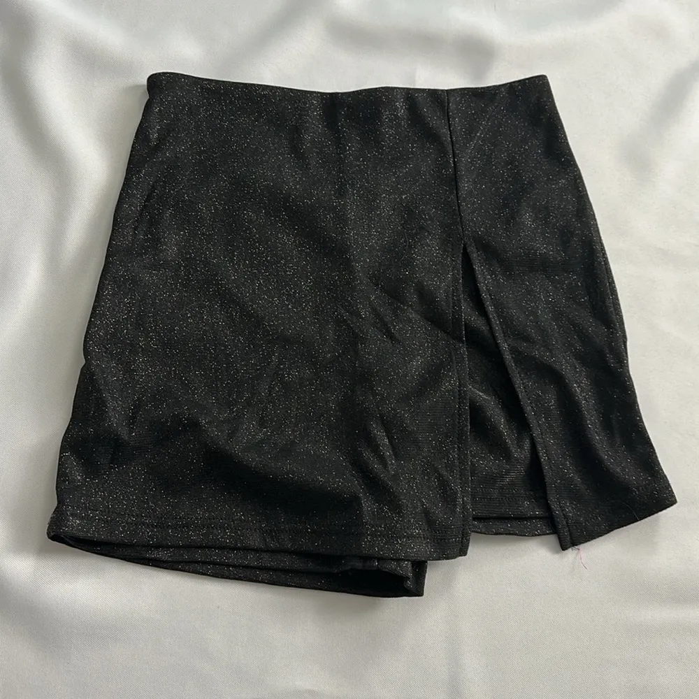 NWT SHEIN BAE Glitter Skort - Image 4
