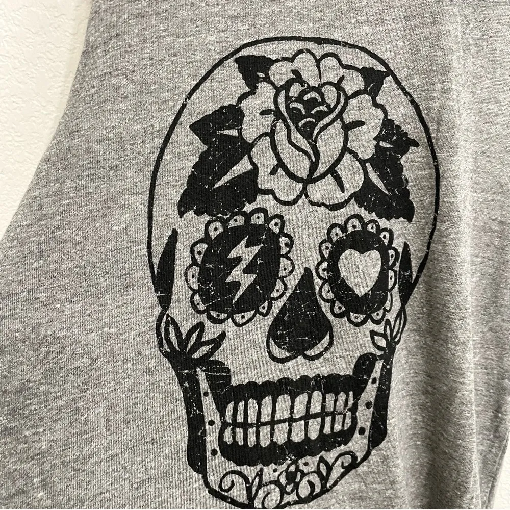 NWOT Chaser Womens Shirt Tank Gray Grey Sigar Skull Sleeveless Size Medium - Image 7