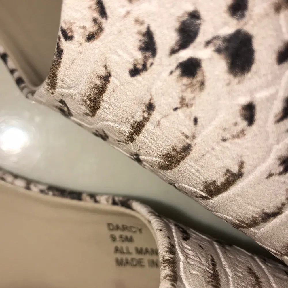 9.5 New Jones New York Gorgeous Snake Print Heels JNY - Image 8