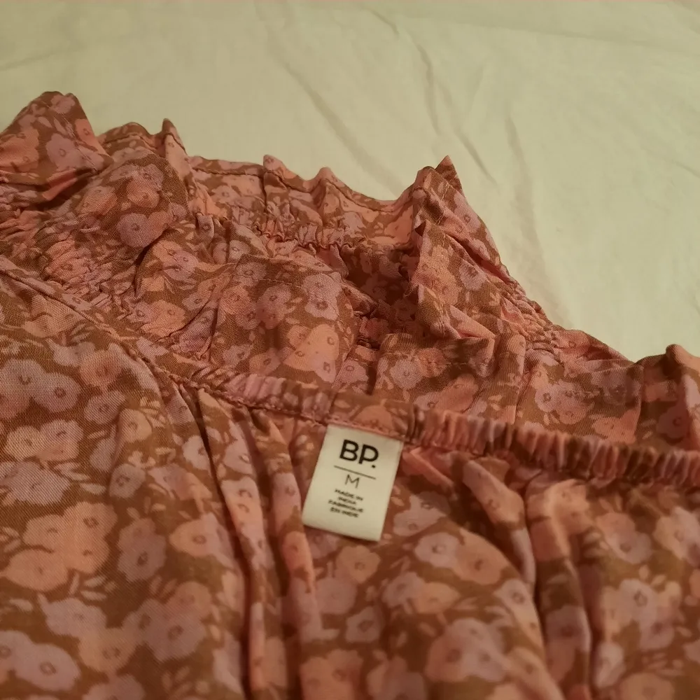 BP Top Women's Size Medium Pink Floral One Shoulder Sleeveless Casual - Image 4