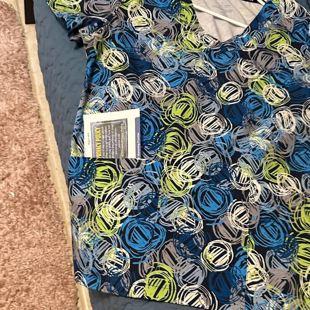 Vibrant Patterned V-Neck Scrub Top Sz L by Nautica excellent condition - Image 2