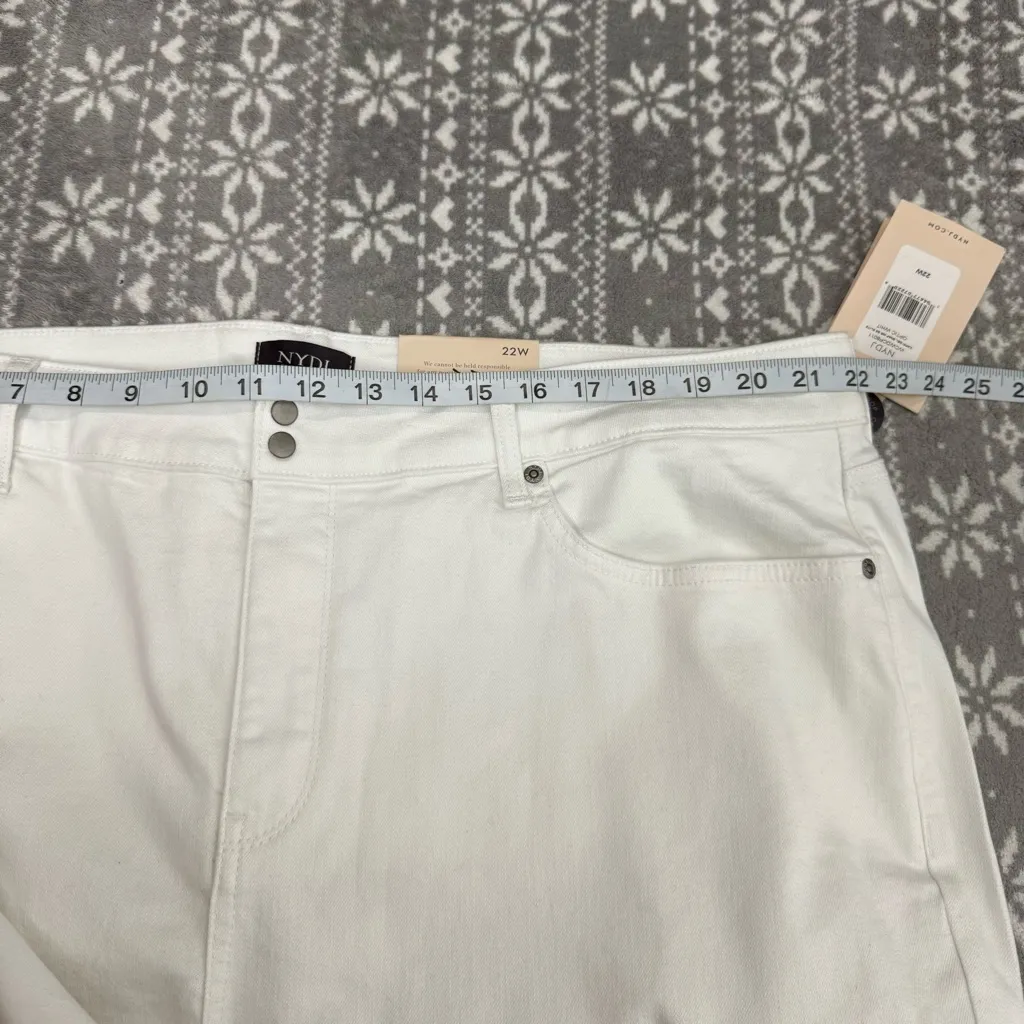 NWT NYDJ Capris with Double Snap Side Slits Jean Optic‎ White Size 22W - Image 9