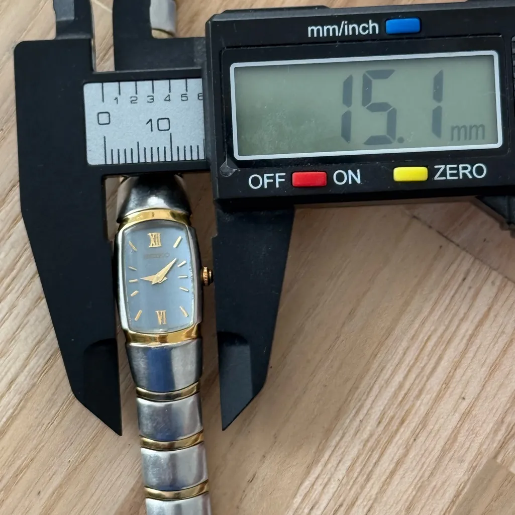 Seiko Rare Curved Crystal Vintage Watch Light Blue Dial Two-Tone Bracelet - Image 12