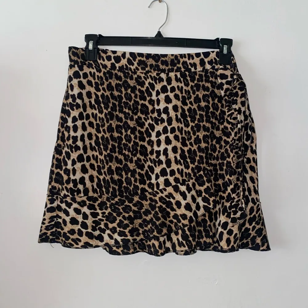 Cheetah print faux wrap skirt Size L - Image 2