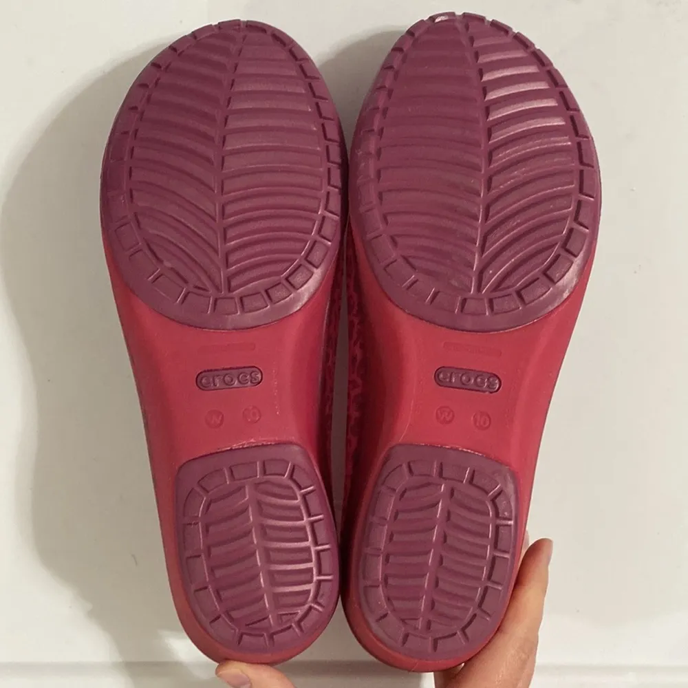 Crocs Deep pink and purple Carlisa Animal Mini Wedge shoes size 10 - Image 9