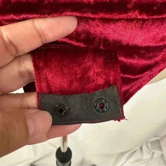 Trouvé Burgundy Velvet Bodysuit Snap Button‎ Womens Size Small Made In USA Red - Image 8