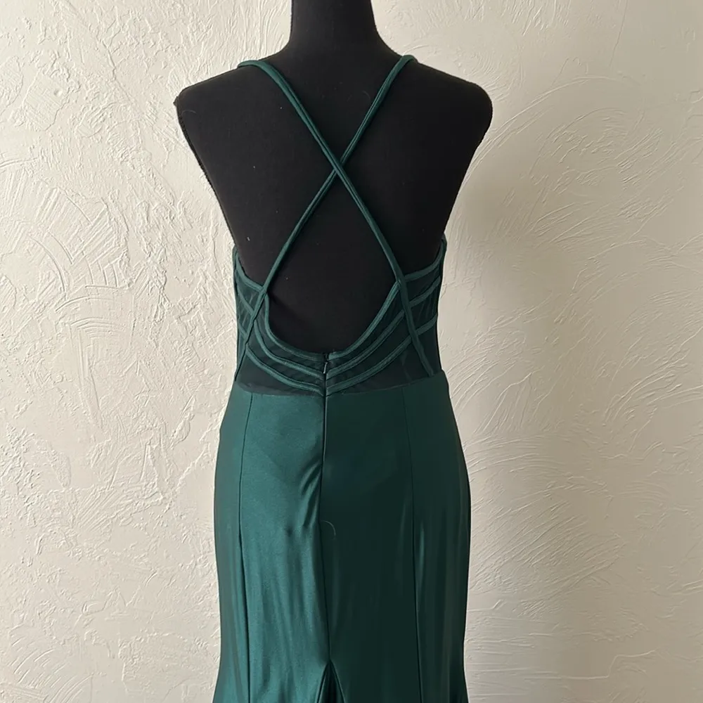 Emerald green mesh criss cross strap mermaid structured black tie gown - Image 5