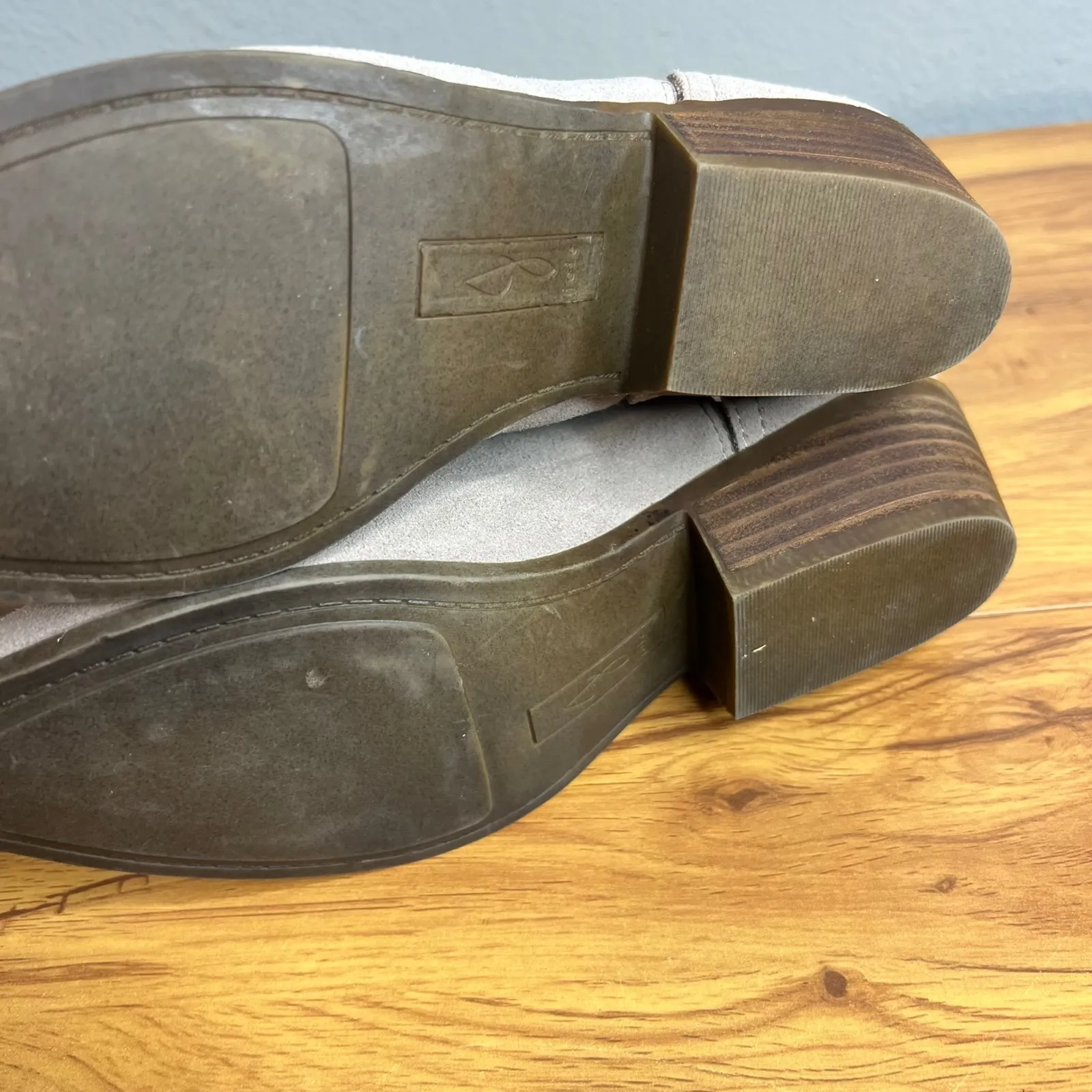 Joie Rowen Taupe Leather Suede Booties Size 9 Ankle Boots V Cut Low Heel NEW - Image 8