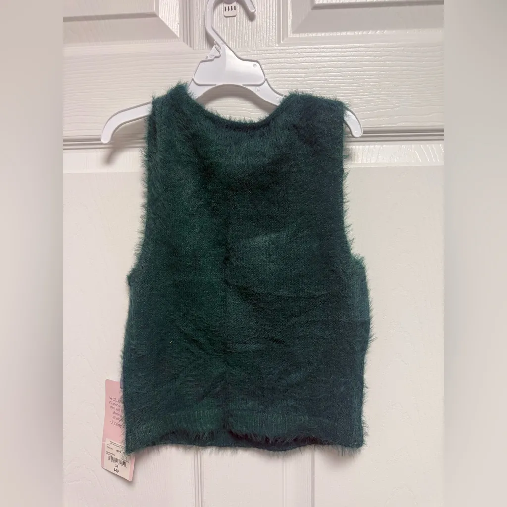 JCPenney Green Fuzzy Crop Top‎ with Heart Accents size XS - Image 4