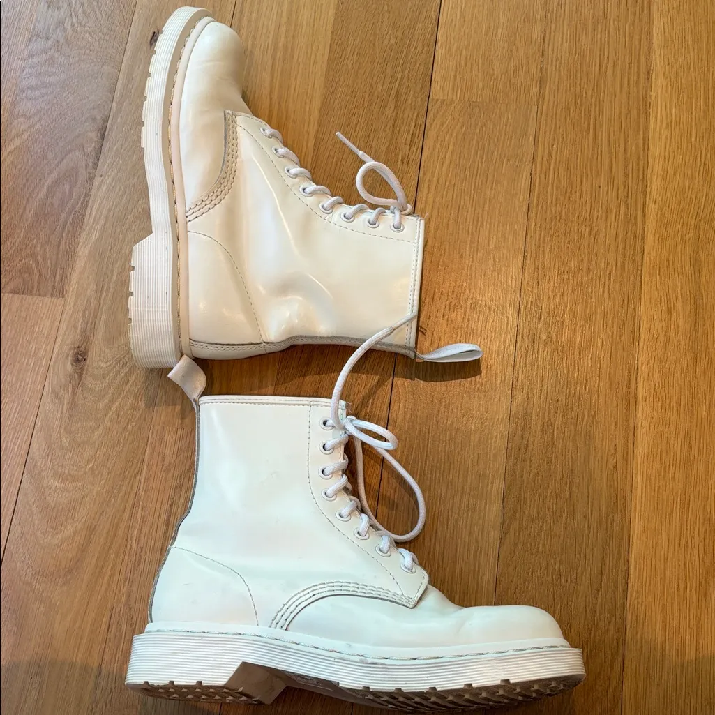 Dr. Martens Boots All White Smooth Leather Combat Size 6 - Image 4