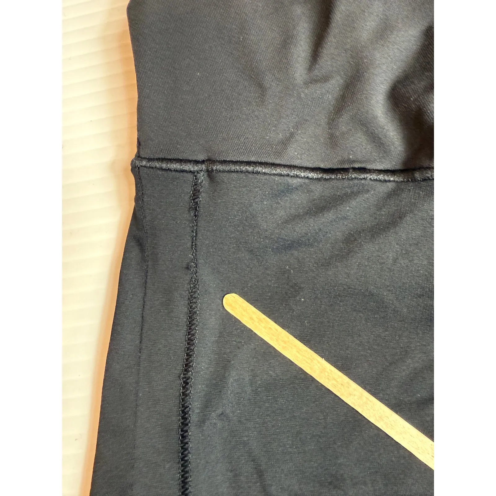 Lululemon‎ Black Athletic tank Sleeveless Cross Bac Activewear size 8 - Image 4