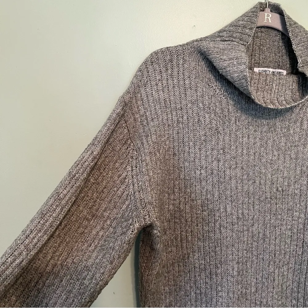 Elizabeth and James Sweater Ash Gray Ribbed Knit Turtleneck Sweater Sz M EUC - Image 5