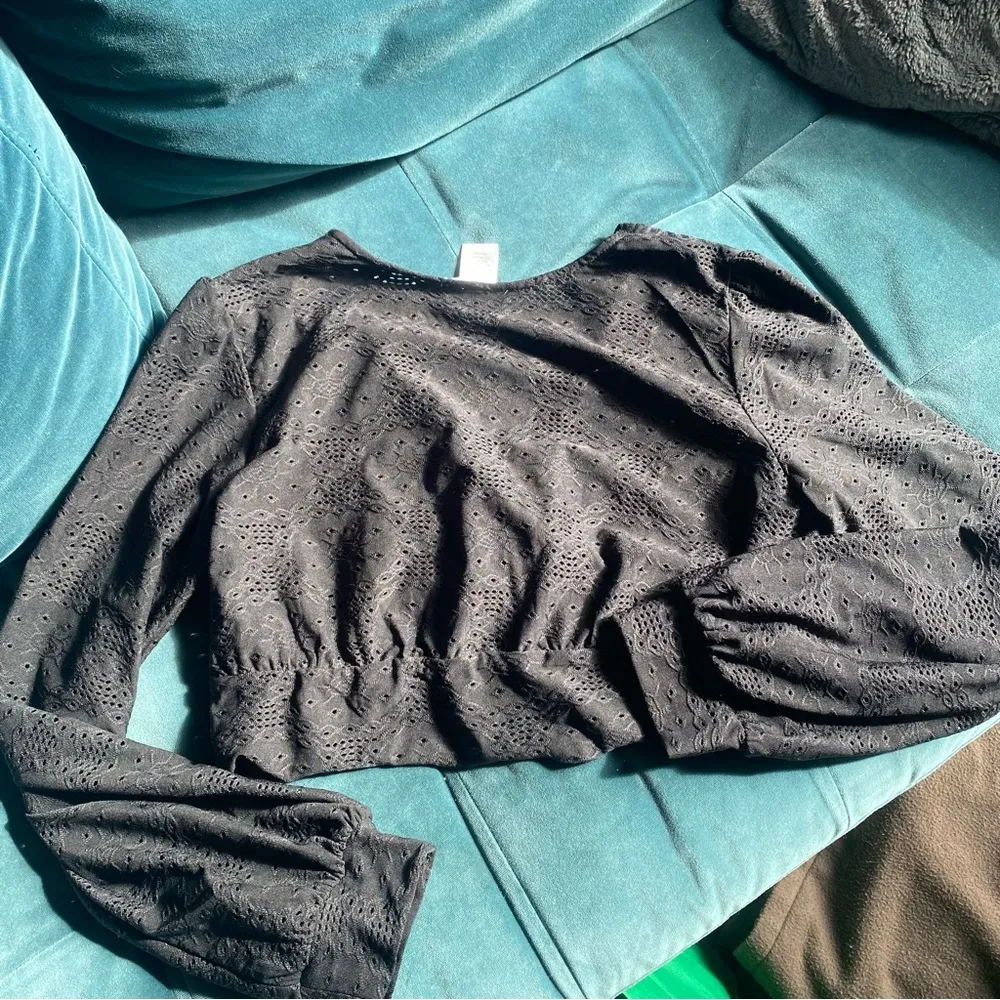 Kirious Women's SZ M Crop Top Cropped Crotchet Lace V Neck Long Sleeve Black - Image 4