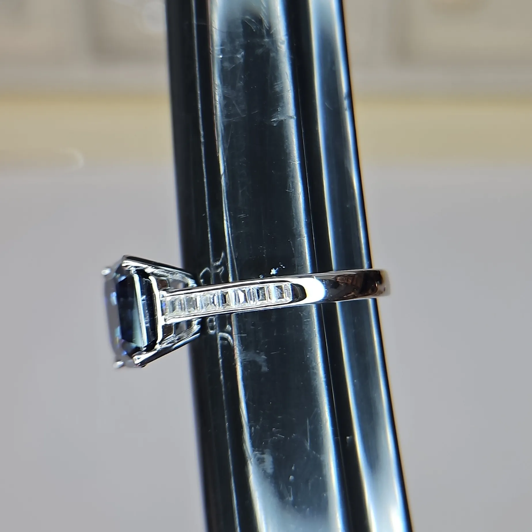 5ct Assher Cut Sapphire Blue Moissanite Ring. Size 9. - Image 3