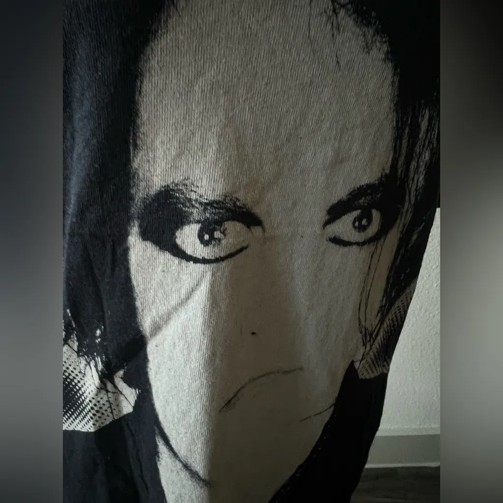 Vintage THE CURE concert tee - Image 8