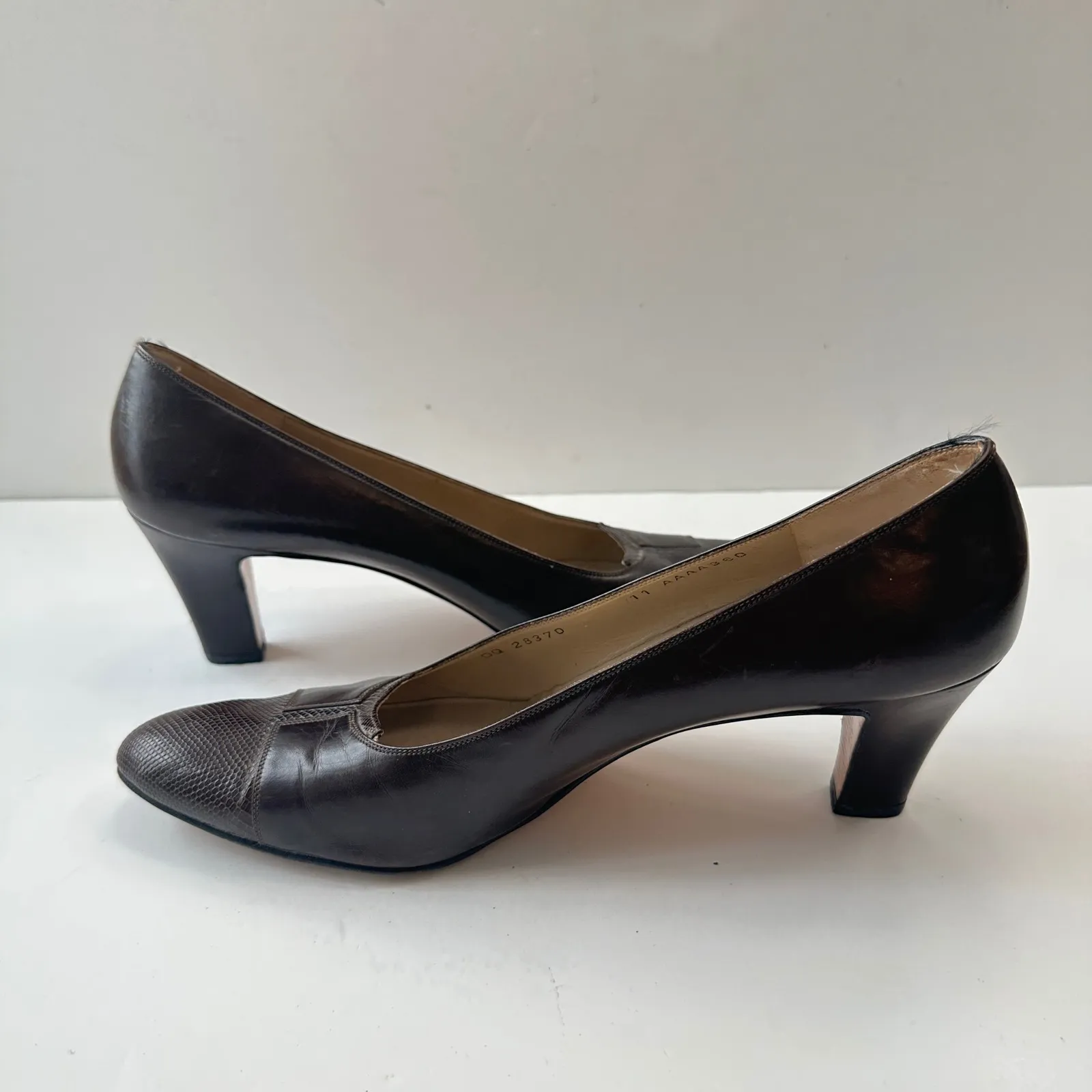 Vintage Salvatore Ferragamo Leather Pumps Heels Pointed Toe Classic Brown 11 - Image 11