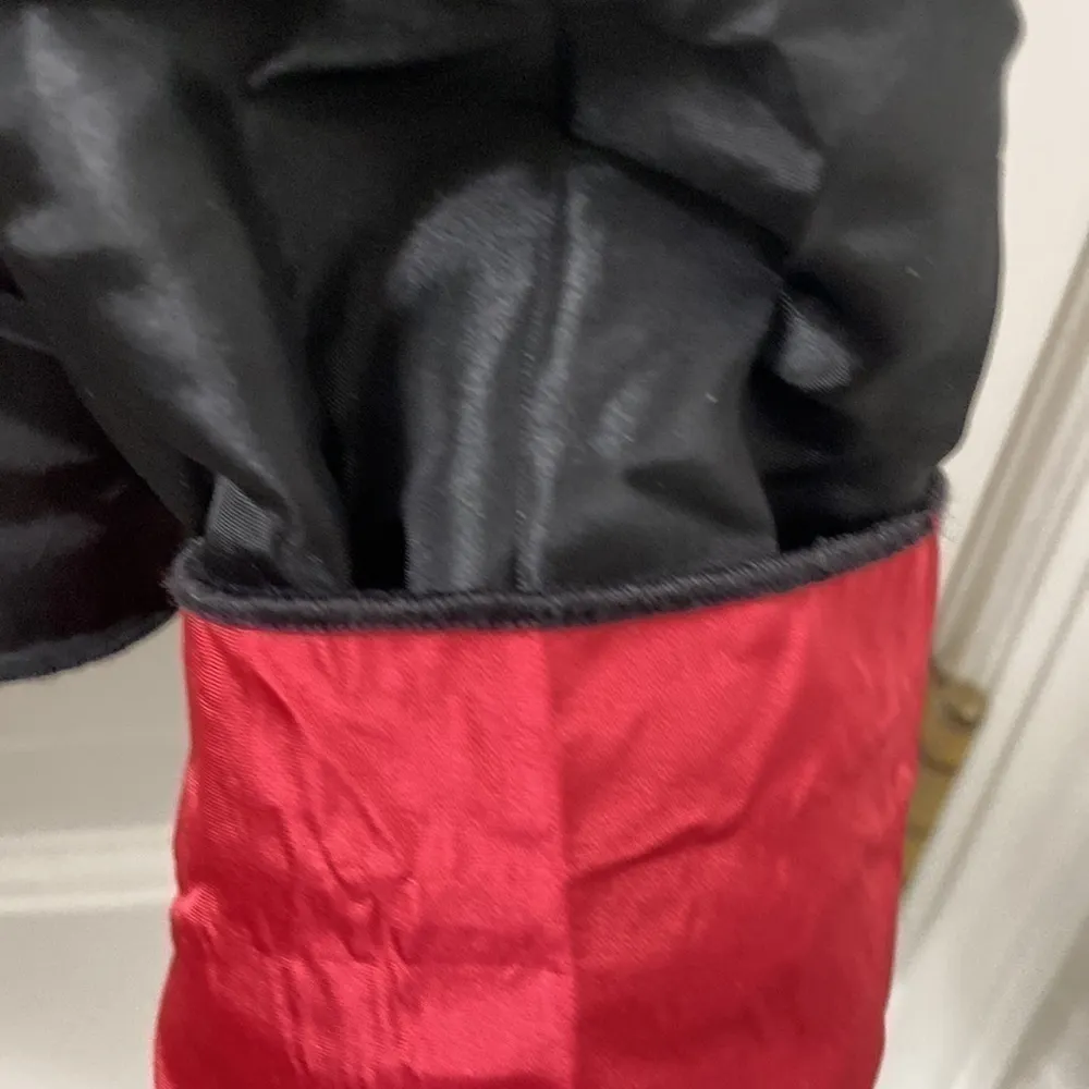 Beluva reversible black/ cherry red crushed rayon jacket. Size Medium. EUC. Black - Image 9