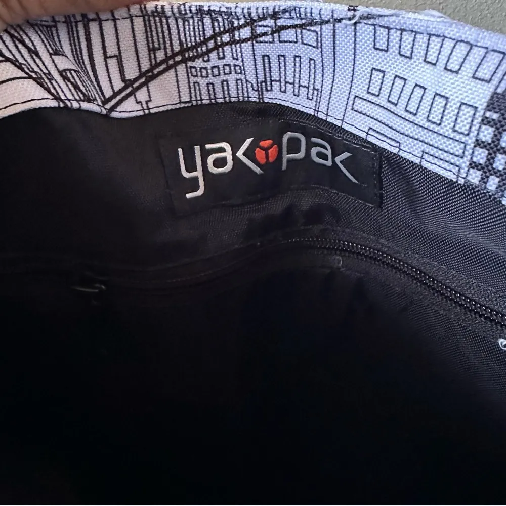 Yak Pak City Scape Shoulder bag - Image 4