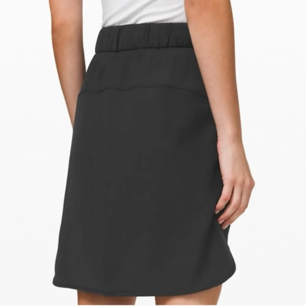 Lululemon Womens On The Fly Skirt 21” Black Travel Commute Curved Hem Sz 4 - Image 5