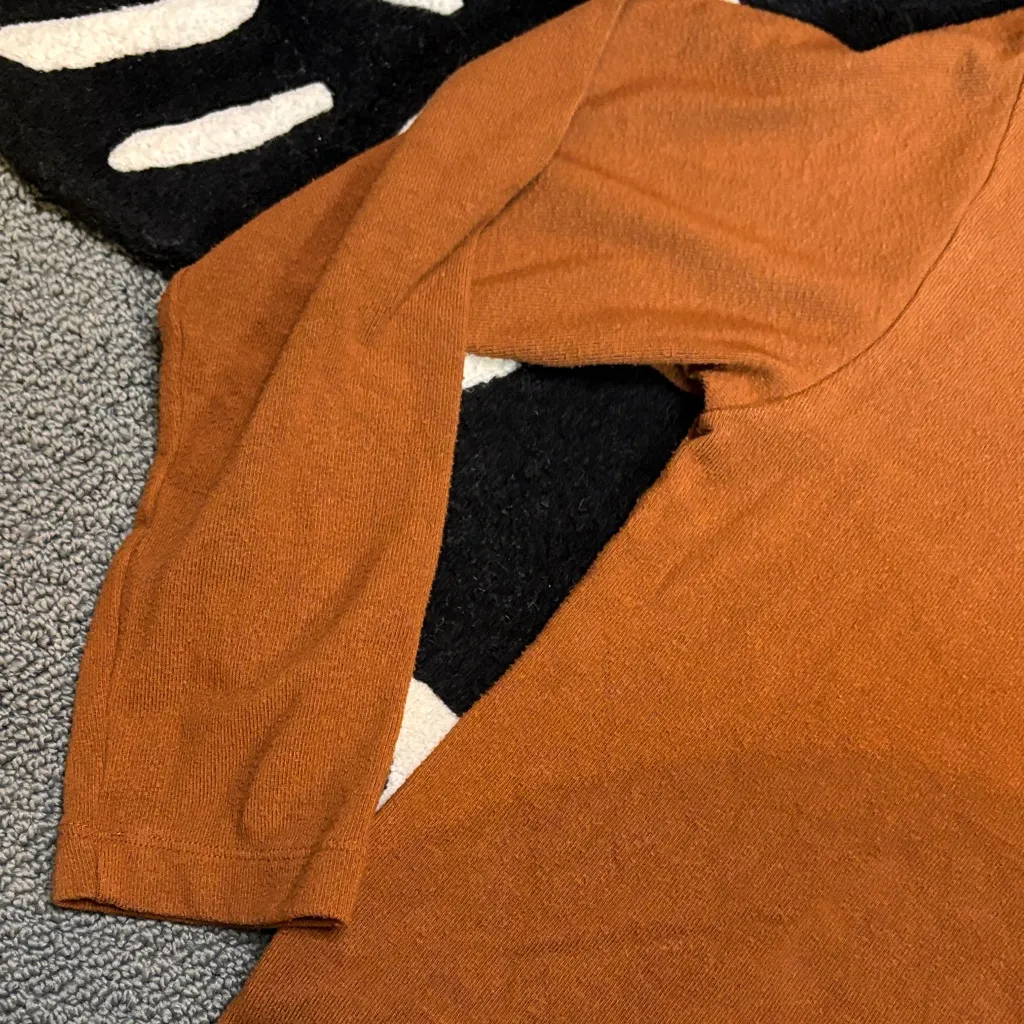 DONNI. Warm Brown Henley Top - Image 5