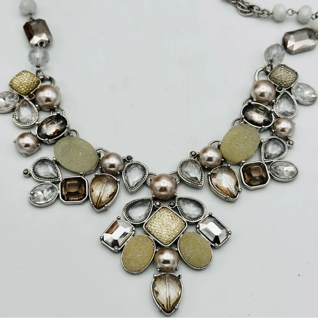 CHICO’S Pearl Crystal Druzy Cluster Silver BIB Statement Necklace - Image 7