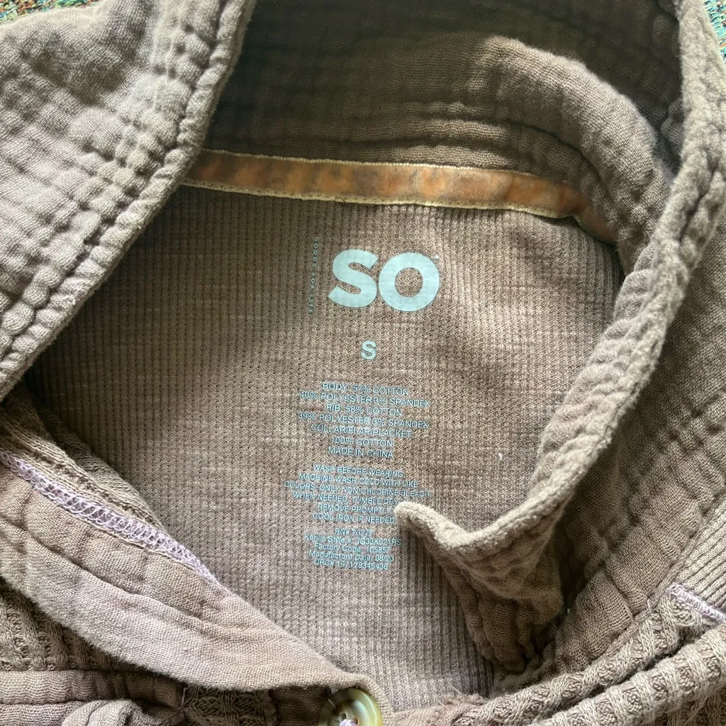 SO  Brown Button Down Shirt Classic Style Lightweight Sweater Collared SZ S - Image 12