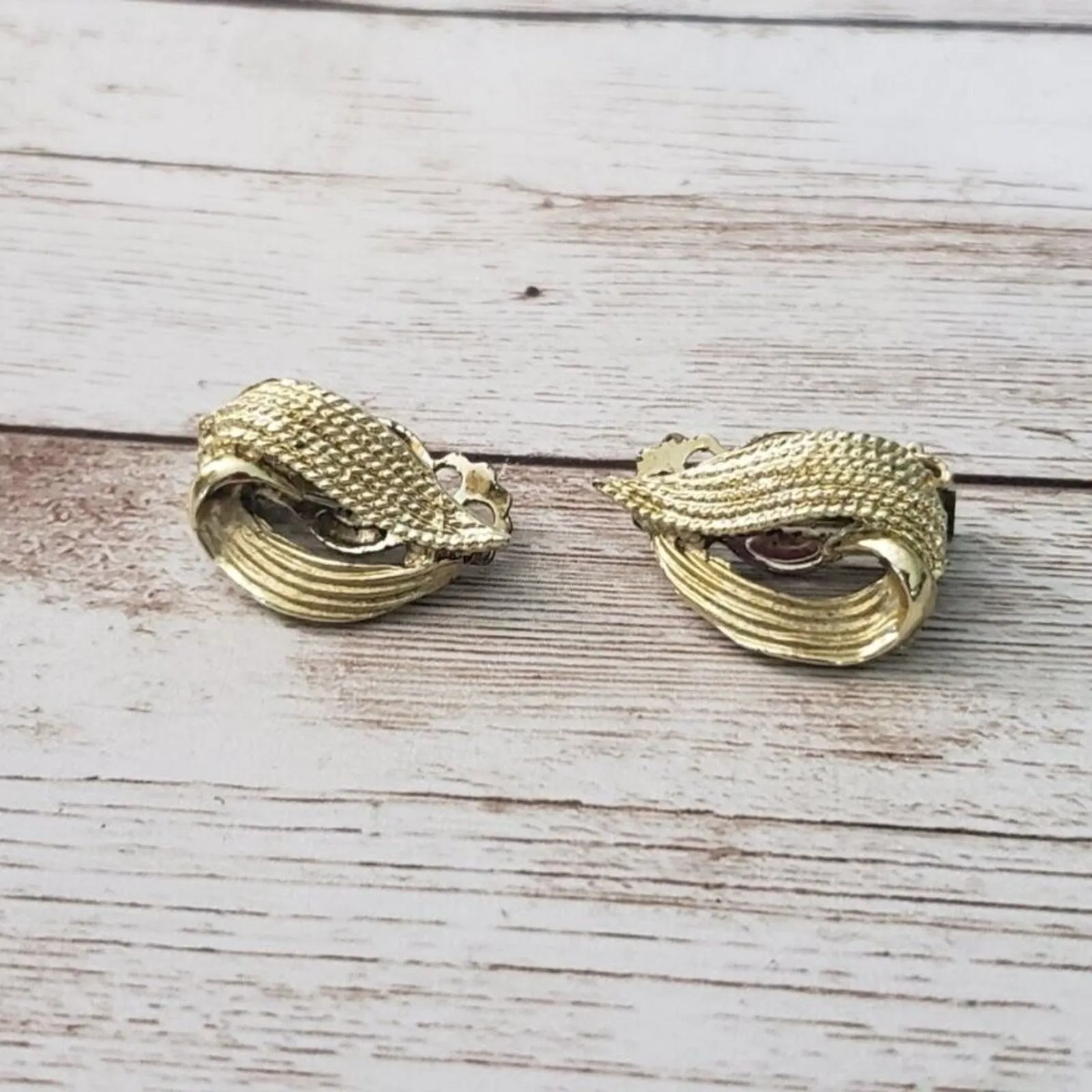 Vintage Clip On Earrings Gold Tone Swoosh Lines & Dots Design - Image 2