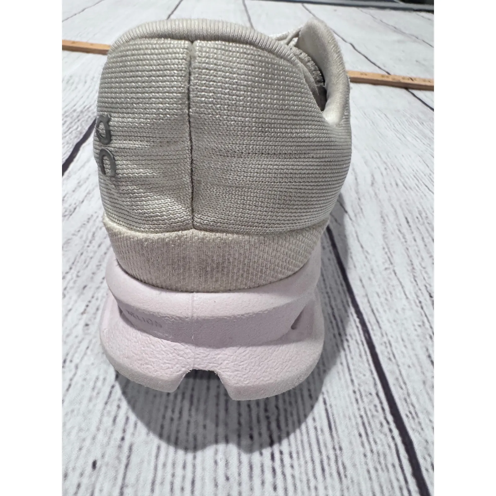 ON Cloud Running Shoes White Size 8 - Image 4