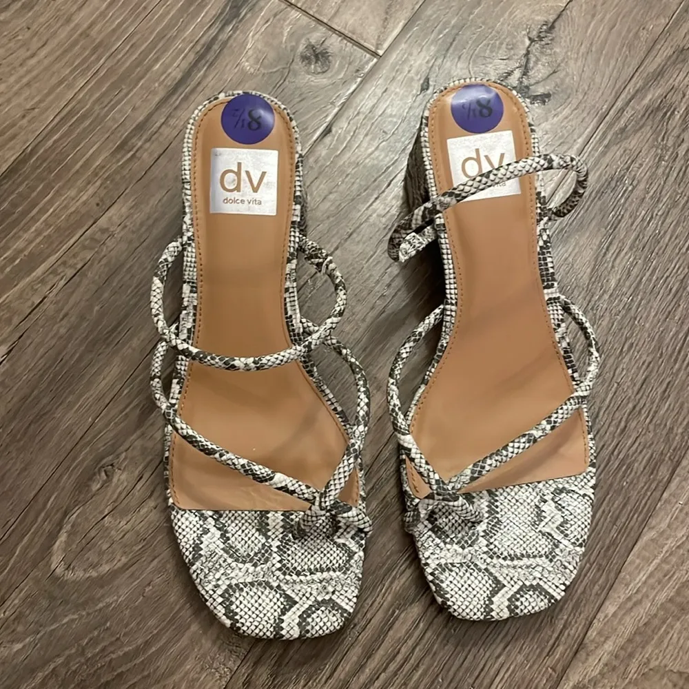 DV by Dolce Vita snake skin low heel sandal Gray Size 8.5 - Image 2
