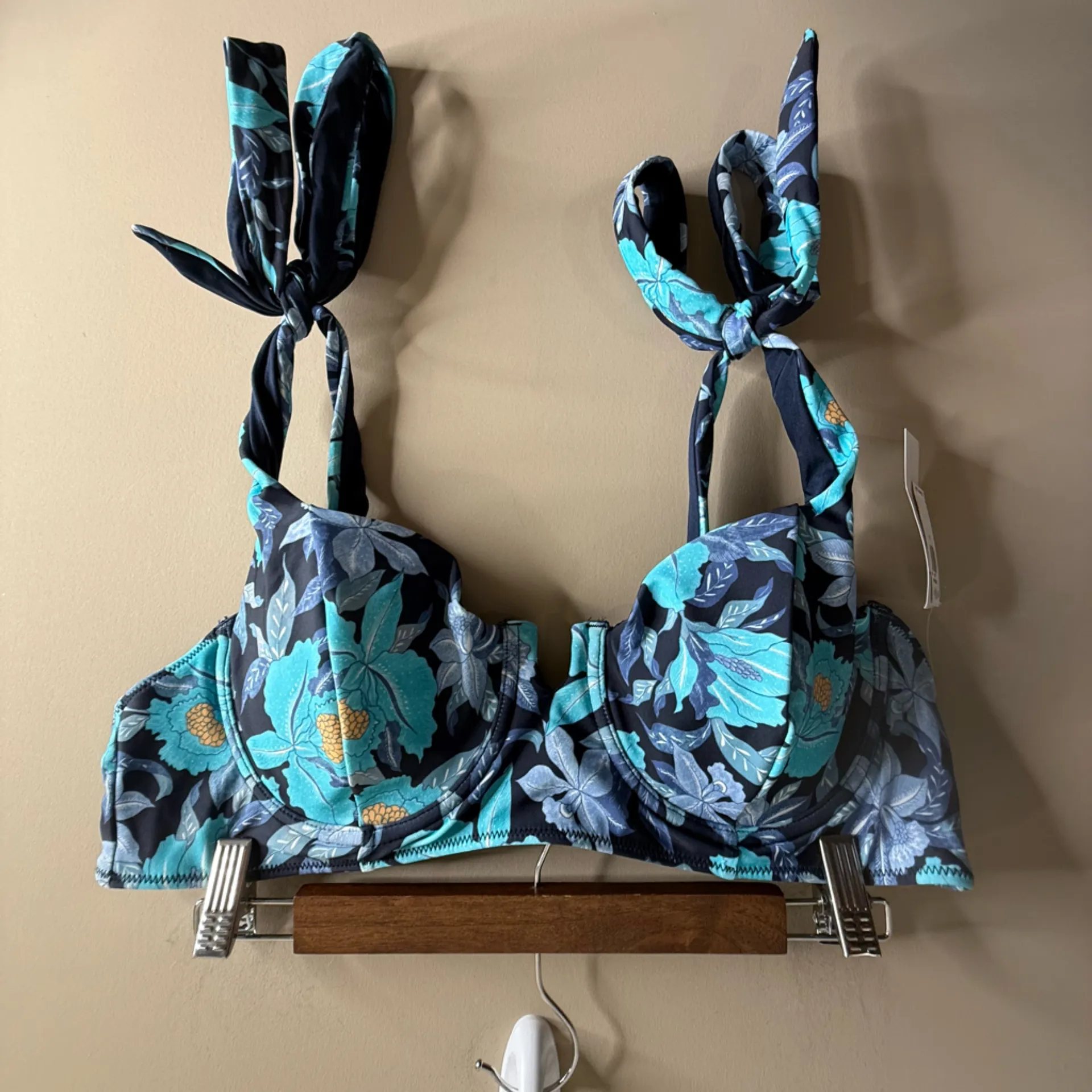 NWT old navy Floral Blue Bikini Top xl - Image 5