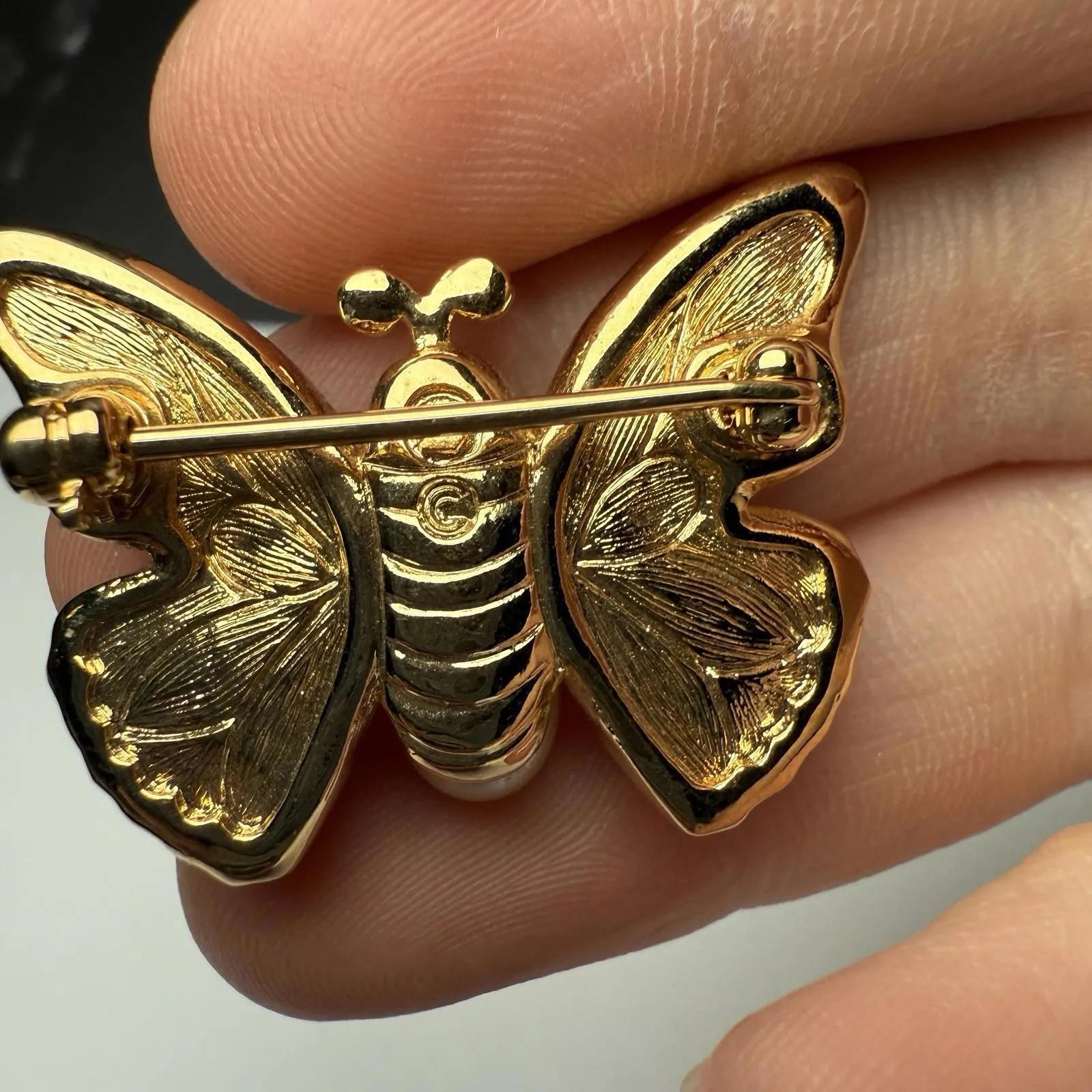 Swarovski Crystal Butterfly Insect Brooch Pin Gold Tone Faux Pearl Swan Signed - Image 13