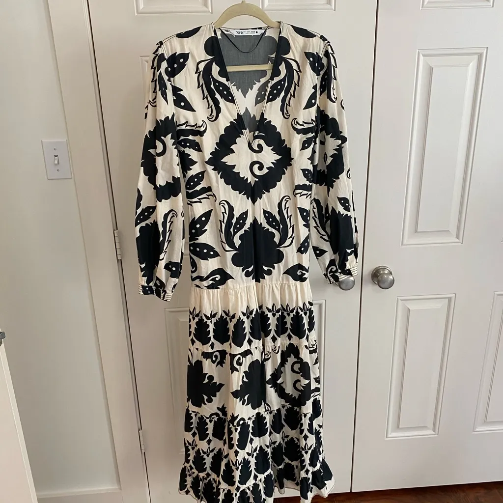 Zara Black & Cream Printed Long Sleeve Midi Dress - Image 3