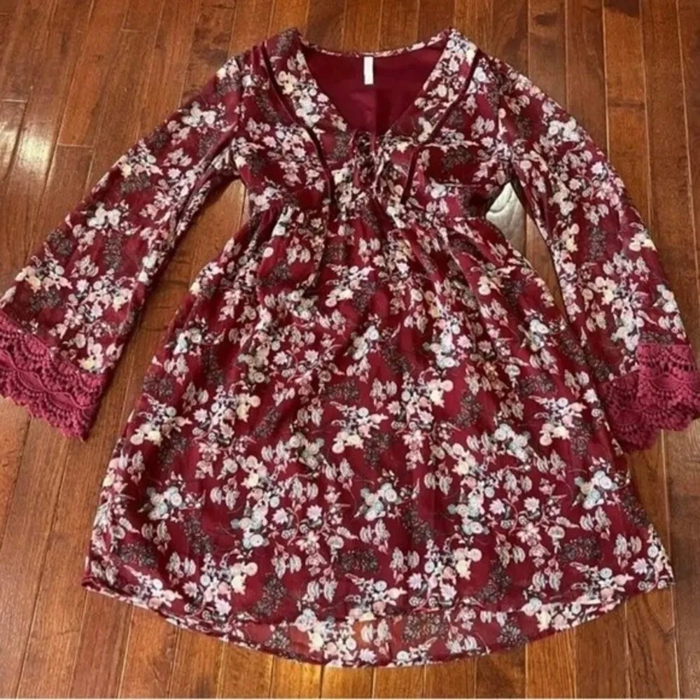 Long sleeve burgundy floral Juliet dress size medium - Image 3