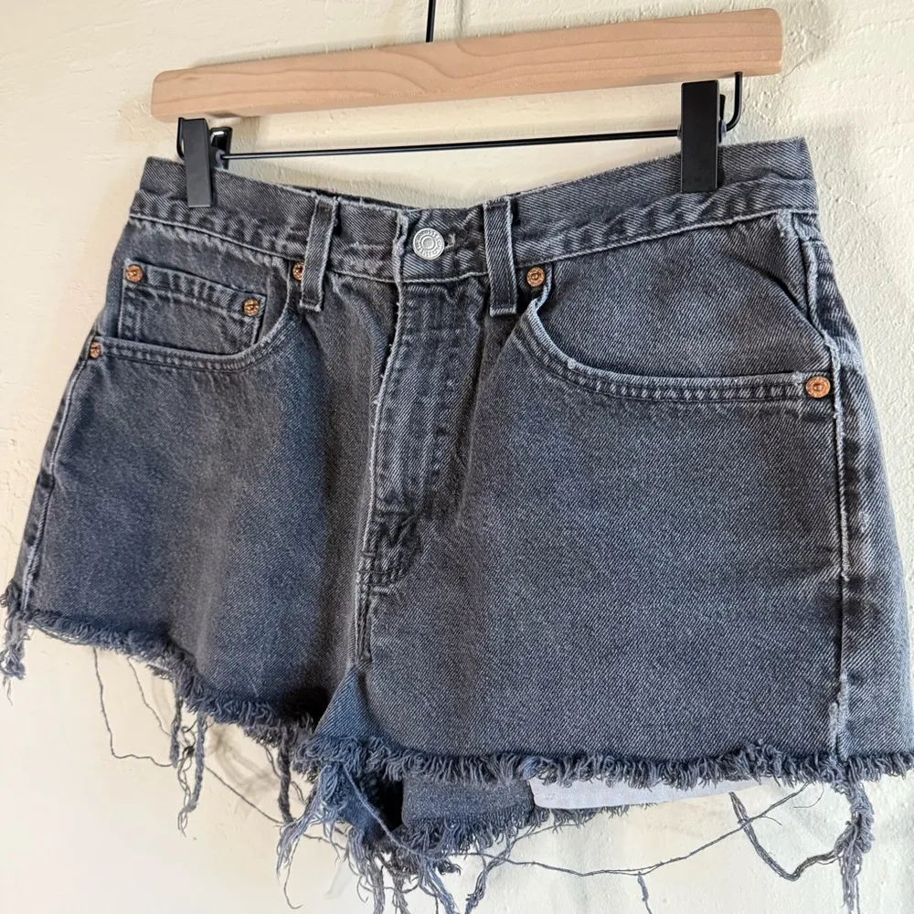 Levi's 550 High Rise Shortie Distressed BlackGray Denim Shorts Waist Size 34 - Image 2