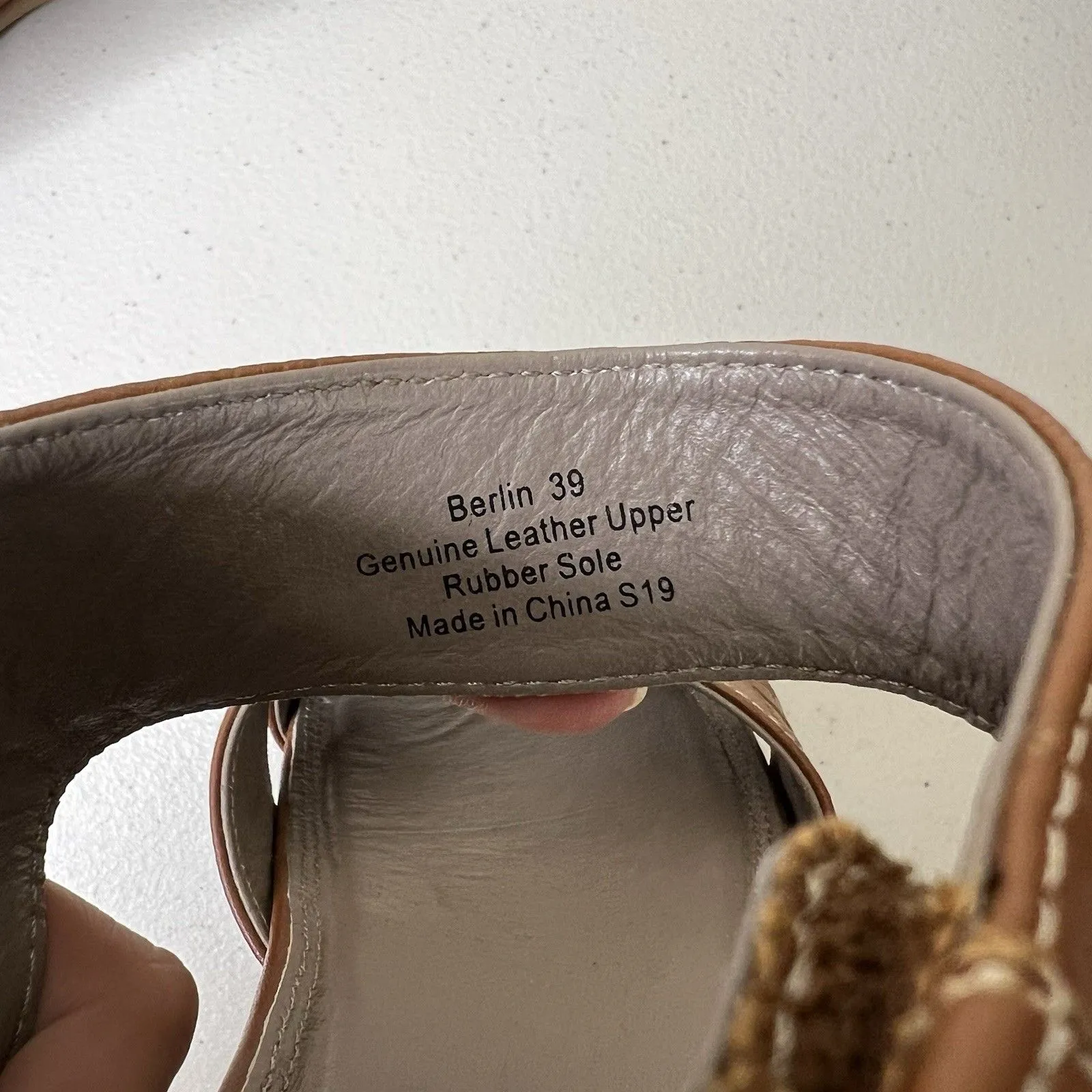 Anesha Sandals Womens 39 US 8.5 Tan Floral Embossed Leather Strappy Comfort Brown - Image 5