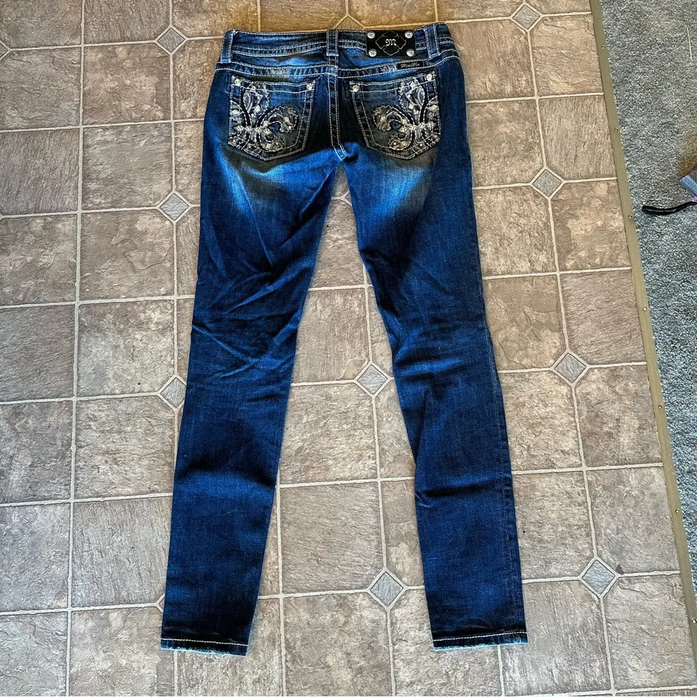 Miss Me Fleur De Lis Signature Skinny Designer Denim Jeans 26 - Image 5