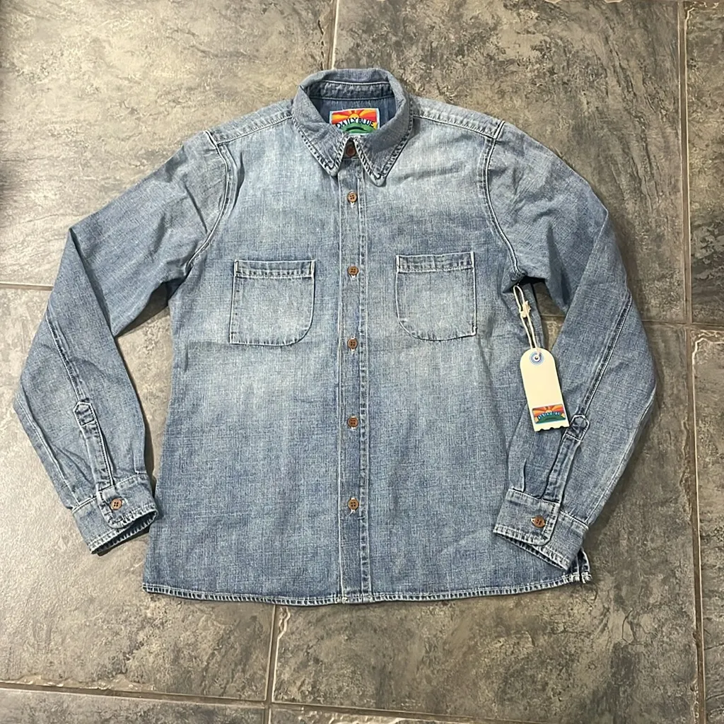 NWT Daily Blue Denim Luxury Button‎ Down Birdie in the Pond Vintage Wash Sz XS - Image 4